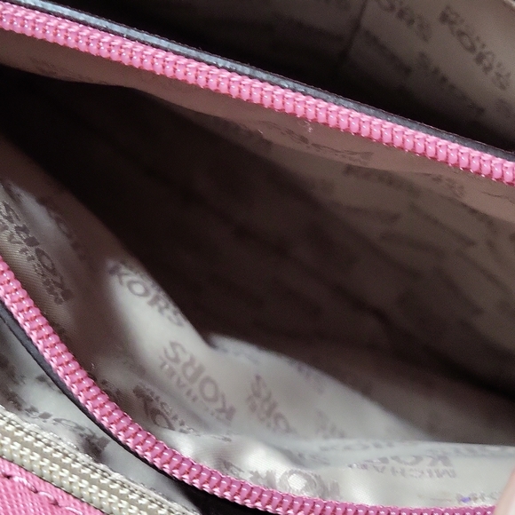 Michael Kors Hailey Crossbody Purse Like New - Picture 13 of 16